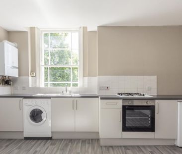 2 bedroom flat to rent - Photo 3