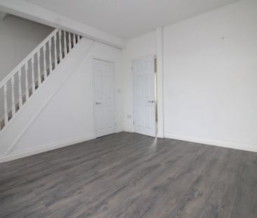 3 Bedroom Terraced House - Photo 4