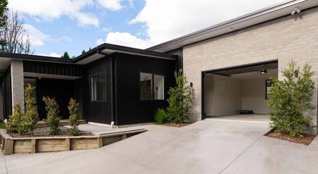 Modern Lynmore Home Near the Forest - Photo 2