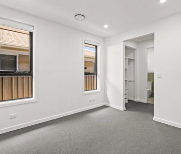 34 Rowcliff Circuit, Lochinvar, NSW 2321 - Photo 5