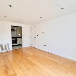 The Royal Seabathing, Canterbury Road, Margate, CT9 5NU, Kent - Photo 2