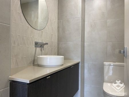 2 Bed 2 Bath 1 Car Luxury Apartment - Photo 4