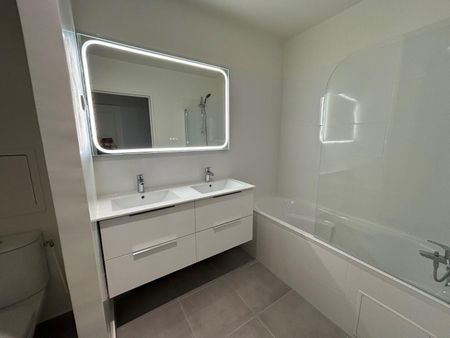 location Appartement T4 DE 95.2m² À PARIS - Photo 4