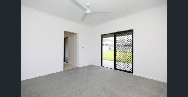 Beautifully Refurbished Family Home – Available Now! - Photo 1
