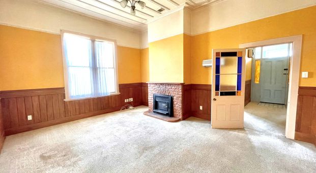 4 Bedroom Spacious Central Living - Photo 1