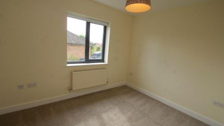 3 bedroom semi-detached house to rent - Photo 3