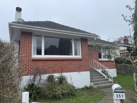 RENOVATED 3-BEDROOM KARORI HOME! - Photo 3