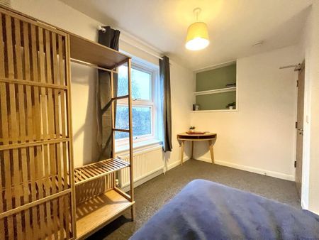 1 bedroom in a house share to rent - Photo 2