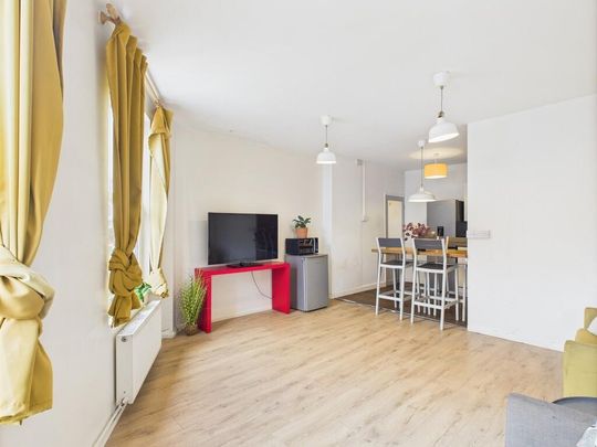 4 bedroom terraced house to rent - Photo 1