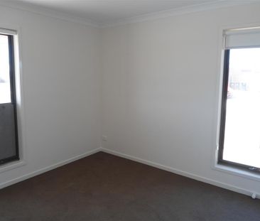 LOVELY 3 BEDROOM HOME - Photo 6