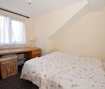 4 bedroom terraced house to rent - Photo 2