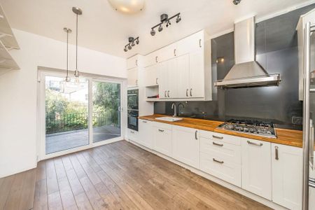 4 bedroom flat to rent - Photo 4