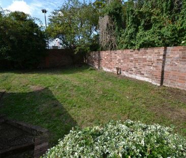 6 bedroom terraced house to rent - Photo 2