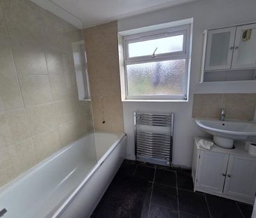 4 bedroom terraced house to rent - Photo 4