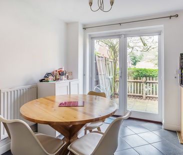 Ref: GK - Charlwood Place - Photo 5
