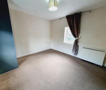 2 Bedroom Flat to Rent in Chatsworth Avenue, Kettering, Northampton... - Photo 2