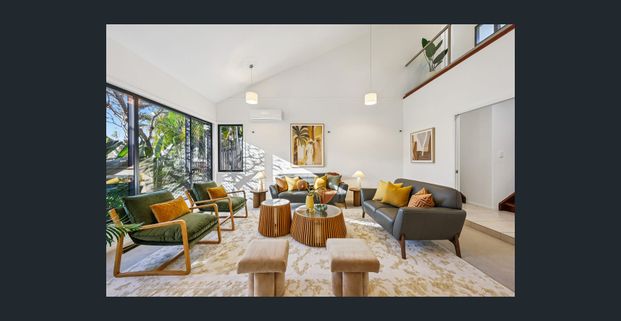 PRIVATE & SPACIOUS HIDEAWAY IN HEART OF MUDGEERABA - Photo 1