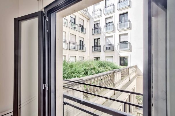 Location appartement, Paris 9ème (75009), 2 pièces, 64.2 m², ref 84171617 - Photo 1