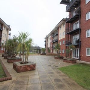 2 bed apartment to rent in Constantine House, Exeter, EX4 - Photo 2