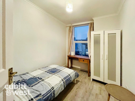 4 bedroom terraced house to rent - Photo 5