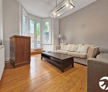 4 bedroom end of terrace house to rent - Photo 2