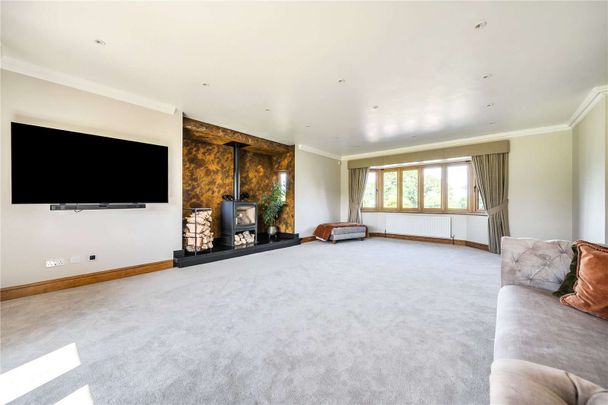 An exceptional family home with extensive gardens and superb countryside views. - Photo 1