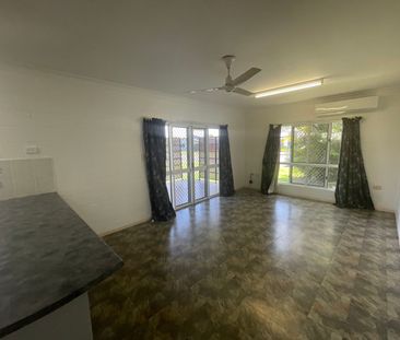 Tidy two bedroom unit - Photo 1