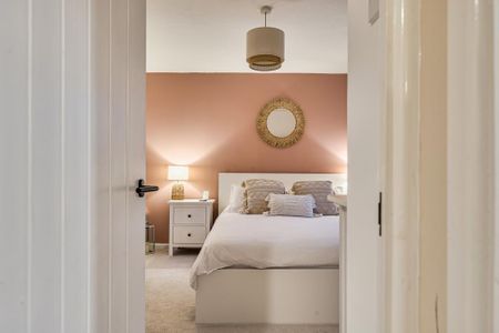 2 bedroom end of terrace house to rent - Photo 4