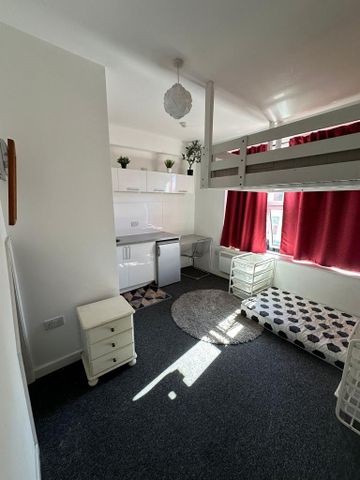 Studio to rent - Photo 5