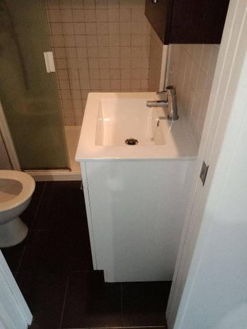 Fully Furnished 1Bed room Apartment on Upper Queen - rent including water - Photo 4