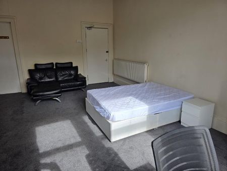 4 bedroom apartment to rent - Photo 2