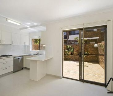 Spacious 3-Bedroom Townhouse in Prime Wollstonecraft Location - Photo 1