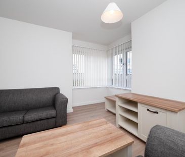 UNDER OFFER — NO FURTHER VIEWINGS Well Presented Two Bed, Furnished... - Photo 3