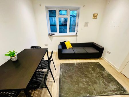2 Bed Flat, Station Road, NW4 - Photo 3