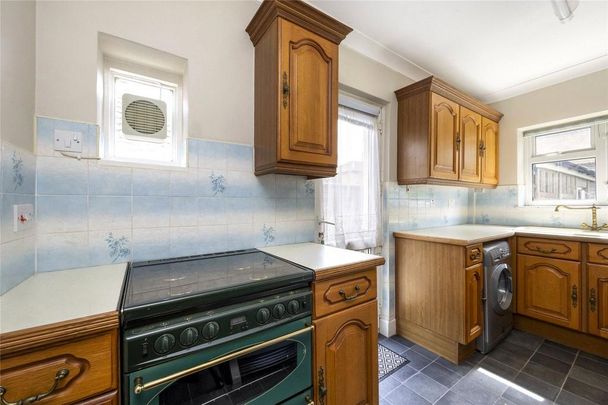 4 bedroom detached house to rent - Photo 1