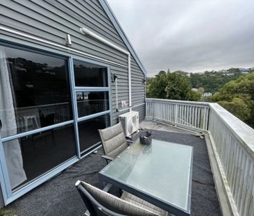 Sunny 3-Bedroom Townhouse in Sought-After Wadestown - Photo 5