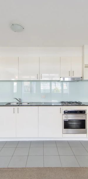 Sundrenched top floor apartment - Photo 1