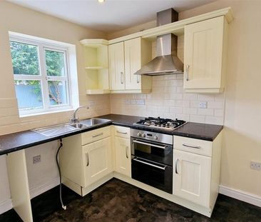 3 bedroom semi-detached house to rent - Photo 3