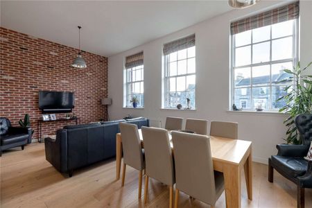 A contemporary two-bedroom apartment with private allocated parking, set within Academy Lofts, an impressive gated development overlooking Leith Links. - Photo 4