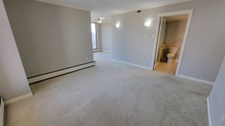 2 Br Large Executive Condo In Westmount Place/ Heat & Water Included! - Photo 2