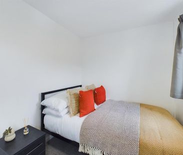 6 bedroom house to rent - Photo 4