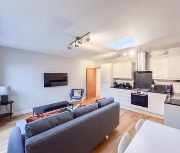 2 bedroom flat to rent - Photo 2