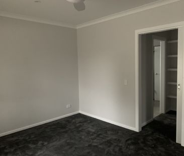 MODERN LOW MAINTENANCE UNIT - Photo 1