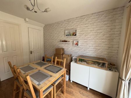 3 bedroom House To Let Total Size: 829 SQ FT - Photo 2