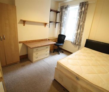 5 bedroom private hall to rent - Photo 2