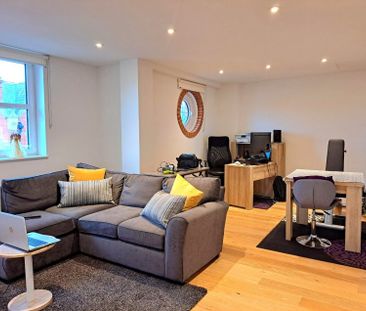 The Courtyard, High Street, Staines-Upon-Thames,TW18 - Photo 6