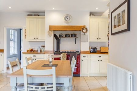 4 bedroom semi-detached house to rent - Photo 4