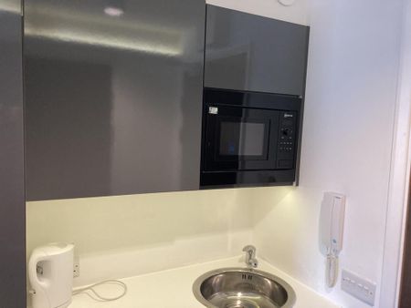 1 bedroom private hall to rent - Photo 5