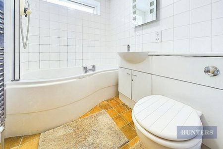 1 bedroom Flat To Let - Photo 2