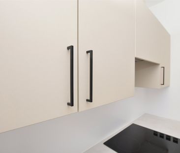 London Road, Redhill, Surrey, RH1 - Photo 3